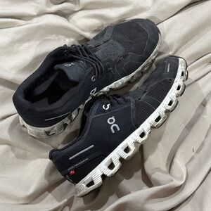 On Running women’s Black and White Athletic Shoes